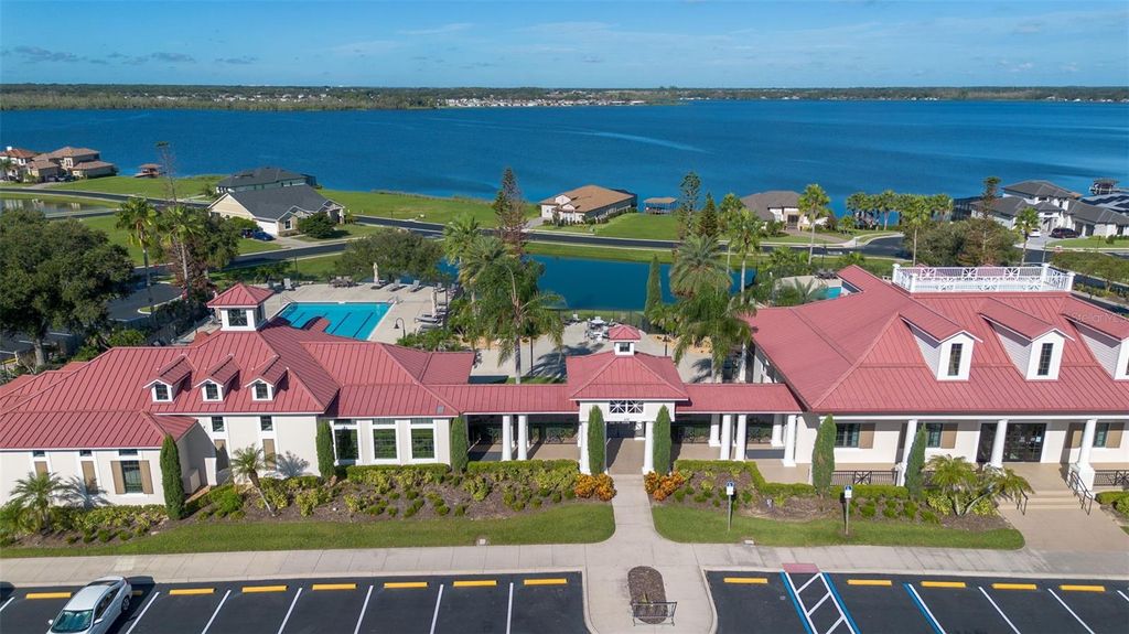 Image 5 of property listing at 366 ADAMS VIEW LANE, Auburndale, FL 33823