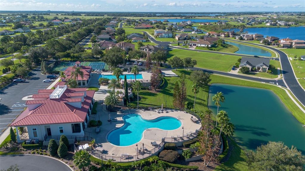 Image 7 of property listing at 366 ADAMS VIEW LANE, Auburndale, FL 33823