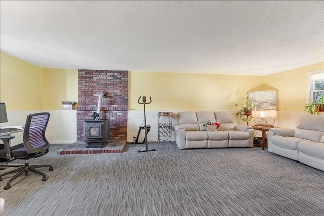 138 Benjamin Rd, Shirley, MA 01464