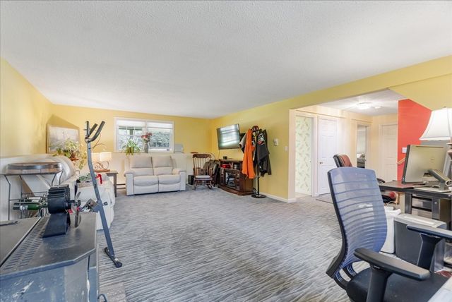 138 Benjamin Rd, Shirley, MA 01464