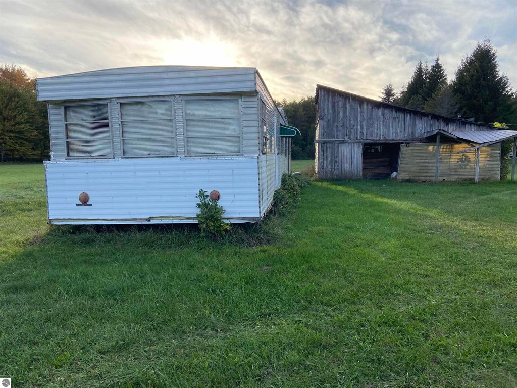Image 14 of property listing at 311 S Castor Road, Shepherd, MI 48883