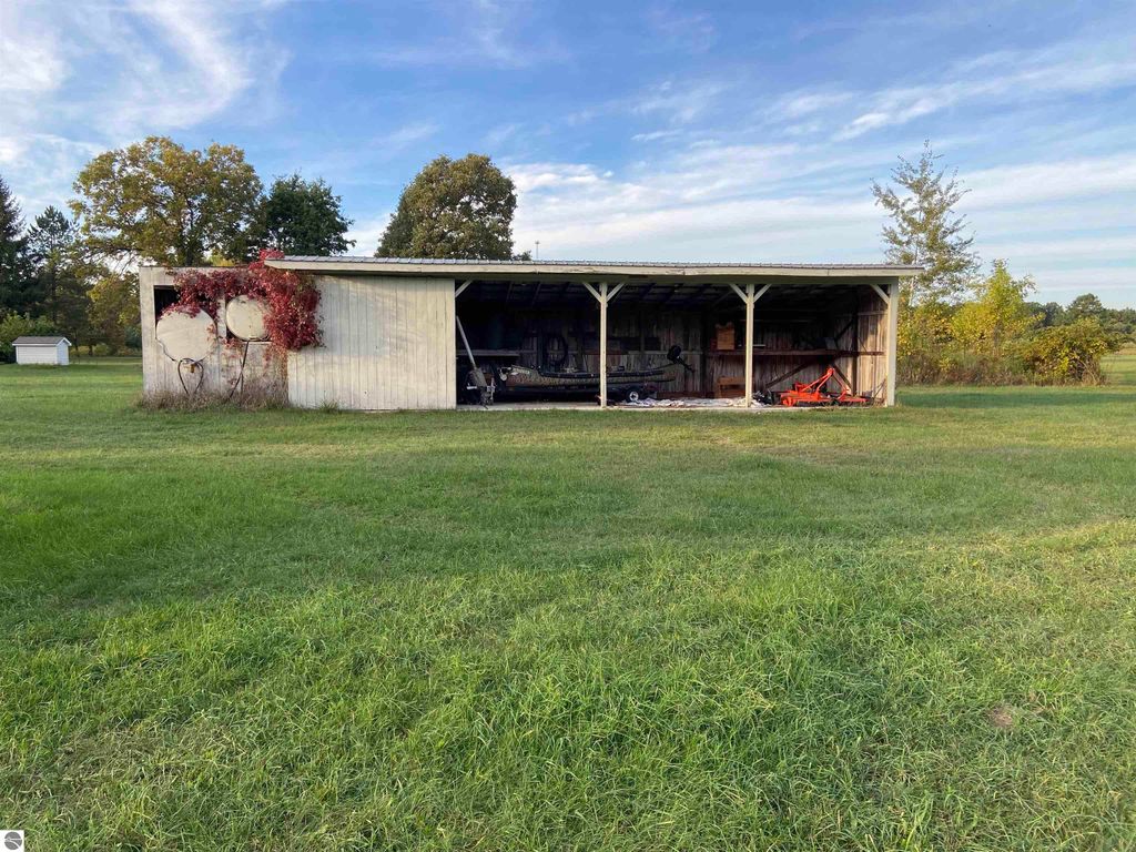 Image 15 of property listing at 311 S Castor Road, Shepherd, MI 48883