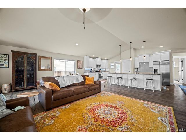 5545 Drake Way, Longmont, CO 80504