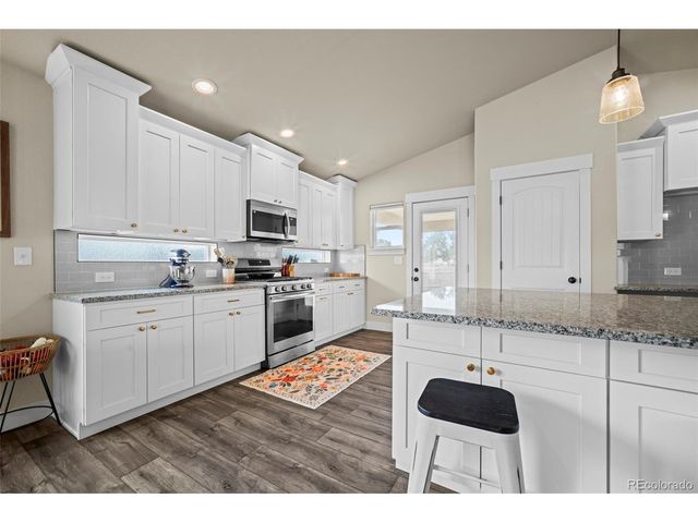 5545 Drake Way, Longmont, CO 80504