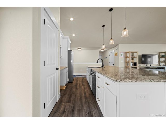 5545 Drake Way, Longmont, CO 80504