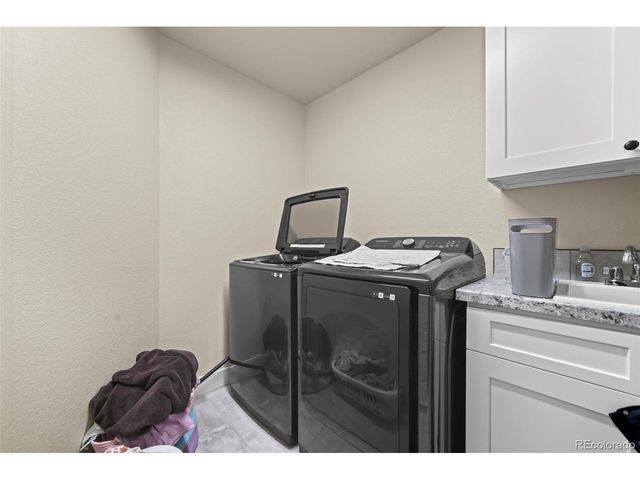 5545 Drake Way, Longmont, CO 80504
