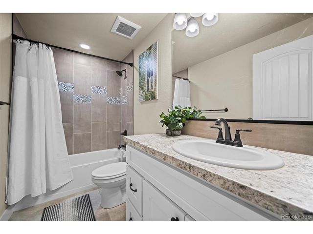 5545 Drake Way, Longmont, CO 80504