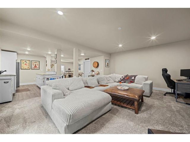 5545 Drake Way, Longmont, CO 80504