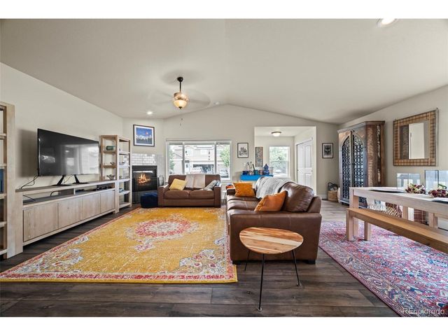 5545 Drake Way, Longmont, CO 80504