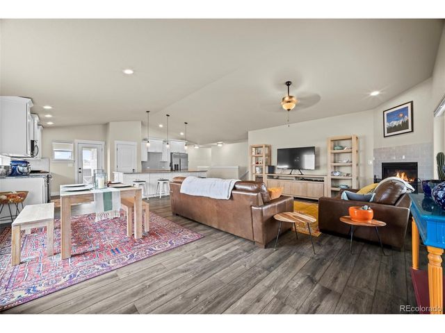 5545 Drake Way, Longmont, CO 80504