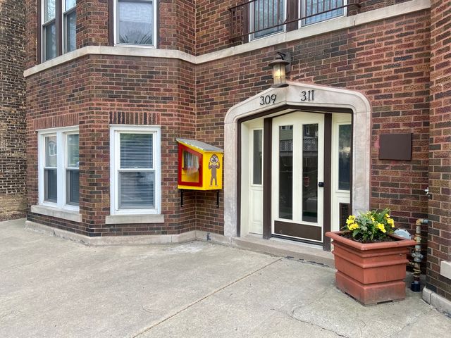 309 W Harrison Street 3E, Oak Park, IL 60304