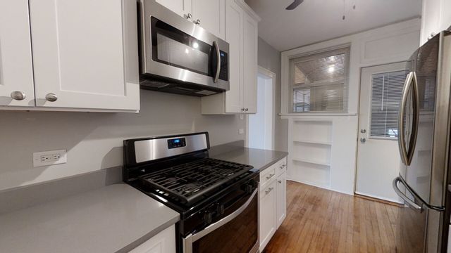 309 W Harrison Street 3E, Oak Park, IL 60304