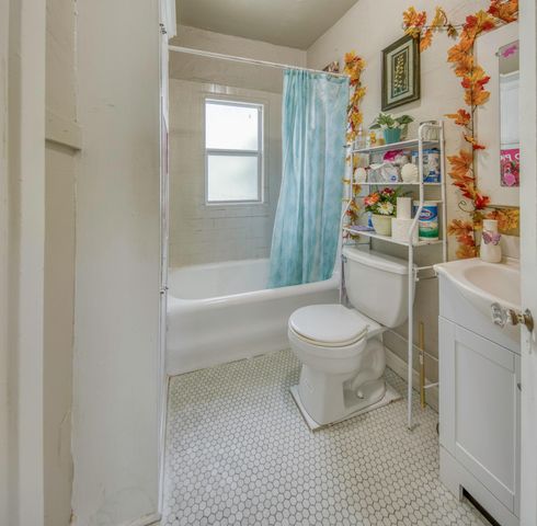 205 N Federal Highway B, Lake Worth Beach, FL 33460