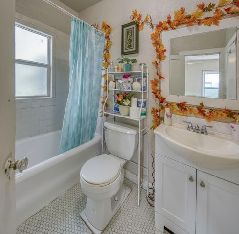 205 N Federal Highway B, Lake Worth Beach, FL 33460