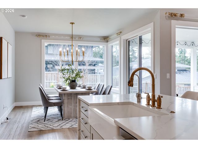 2082 GOLFVIEW Ct, Eugene, OR 97403