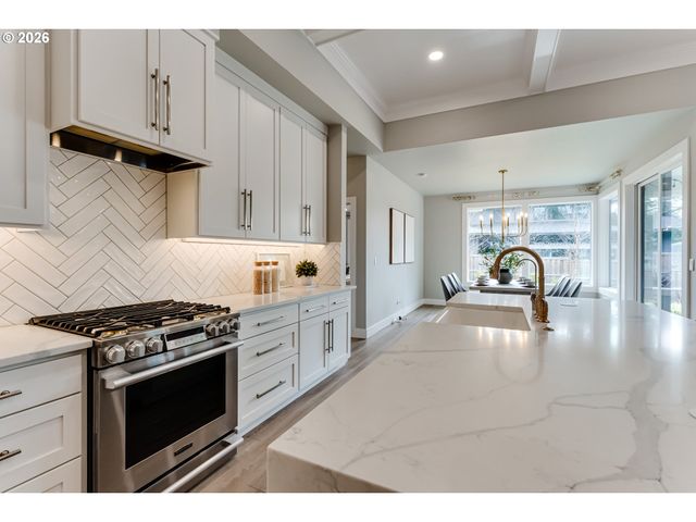 2082 GOLFVIEW Ct, Eugene, OR 97403