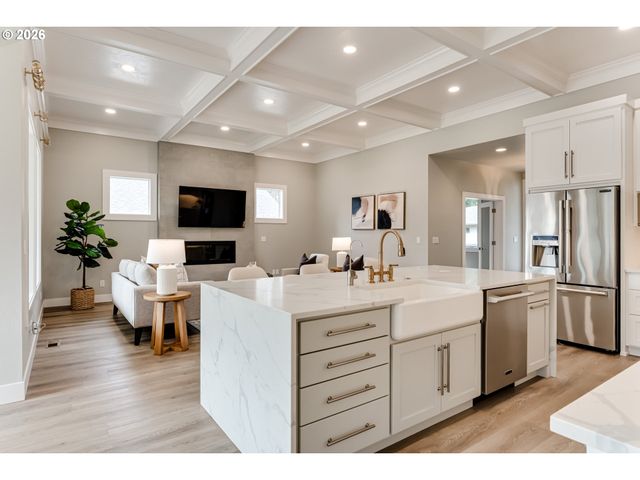 2082 GOLFVIEW Ct, Eugene, OR 97403