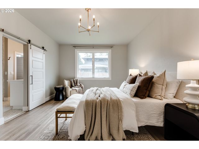 2082 GOLFVIEW Ct, Eugene, OR 97403