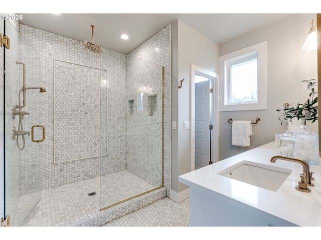 2082 GOLFVIEW Ct, Eugene, OR 97403