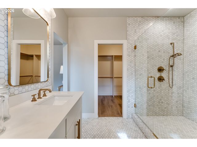 2082 GOLFVIEW Ct, Eugene, OR 97403