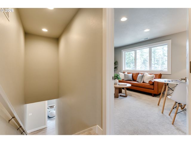 2082 GOLFVIEW Ct, Eugene, OR 97403