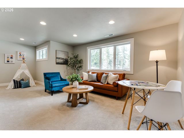 2082 GOLFVIEW Ct, Eugene, OR 97403