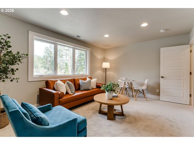 2082 GOLFVIEW Ct, Eugene, OR 97403