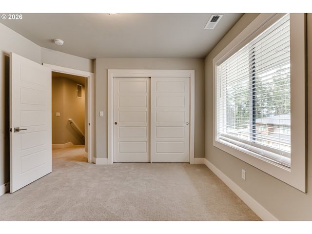 2082 GOLFVIEW Ct, Eugene, OR 97403