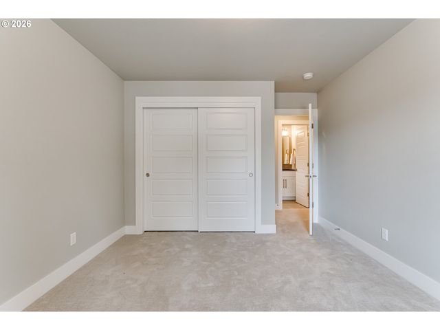 2082 GOLFVIEW Ct, Eugene, OR 97403