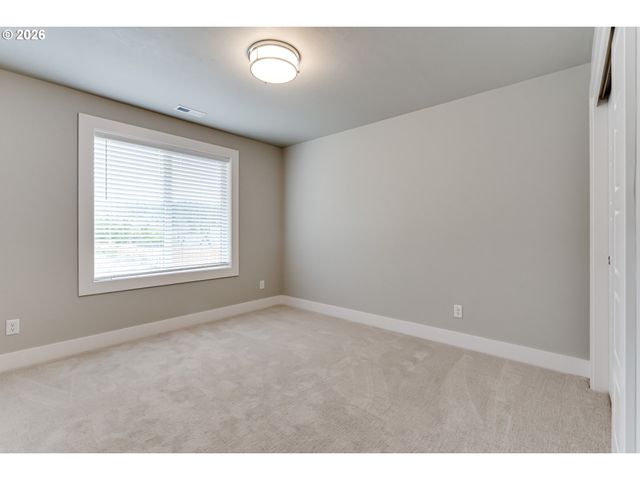 2082 GOLFVIEW Ct, Eugene, OR 97403