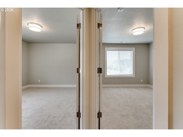 2082 GOLFVIEW Ct, Eugene, OR 97403