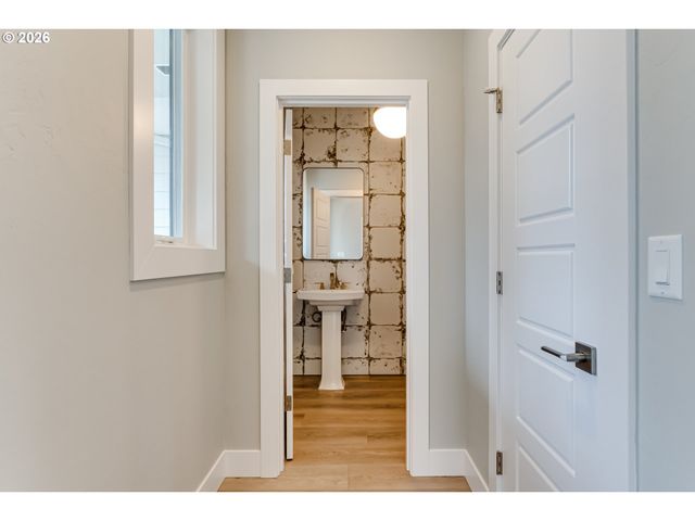 2082 GOLFVIEW Ct, Eugene, OR 97403