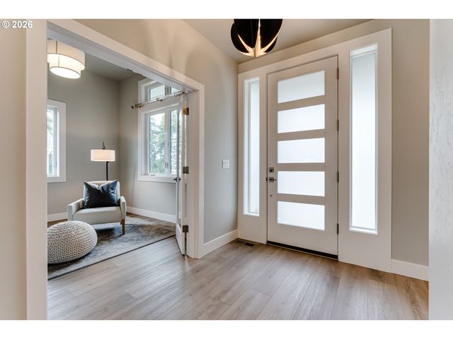 2082 GOLFVIEW Ct, Eugene, OR 97403