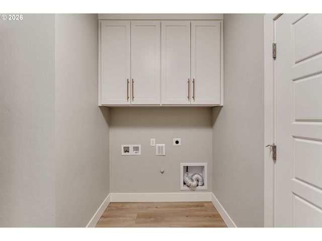 2082 GOLFVIEW Ct, Eugene, OR 97403