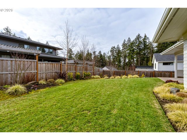 2082 GOLFVIEW Ct, Eugene, OR 97403