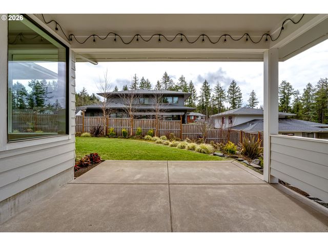2082 GOLFVIEW Ct, Eugene, OR 97403