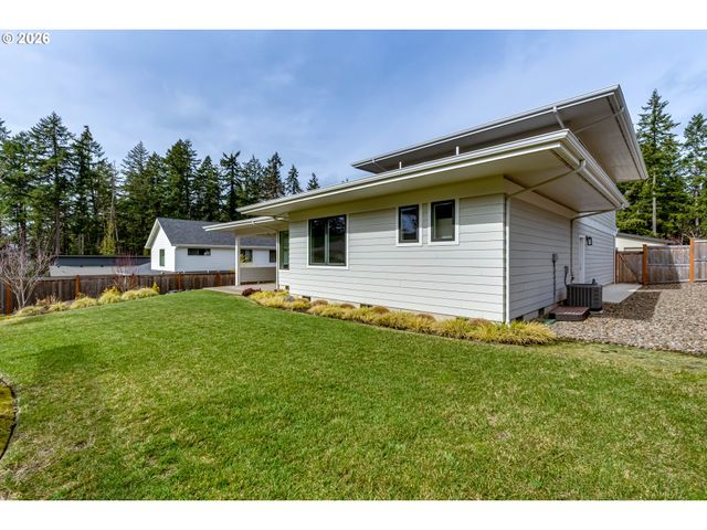 2082 GOLFVIEW Ct, Eugene, OR 97403