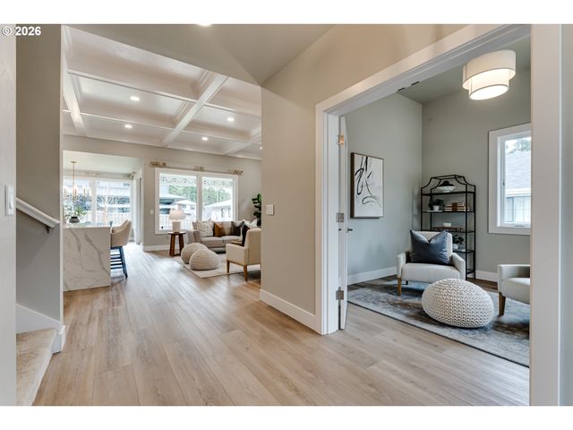 2082 GOLFVIEW Ct, Eugene, OR 97403