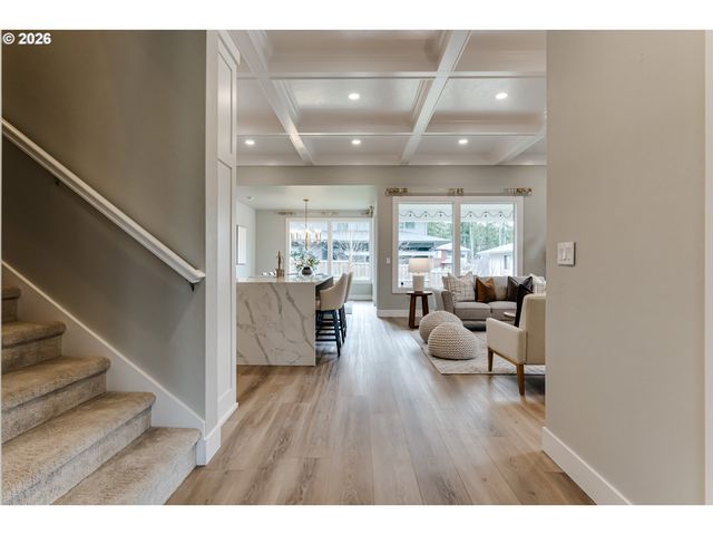 2082 GOLFVIEW Ct, Eugene, OR 97403