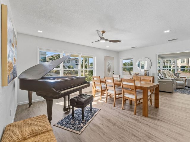 520 BAYWOOD DRIVE S, Dunedin, FL 34698