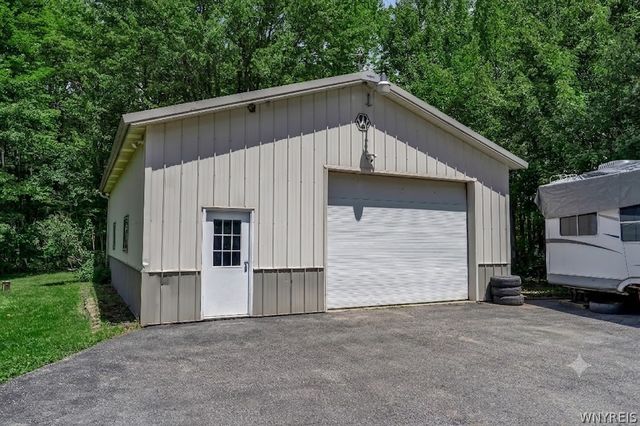 12940 Sanders Hill Road, Holland, NY 14080