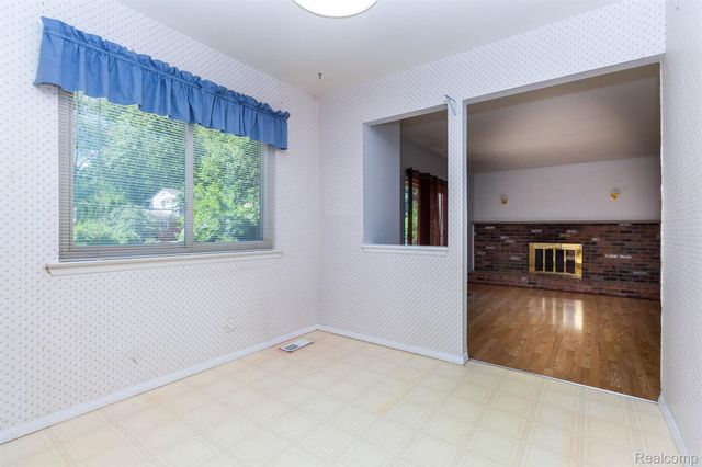 21581 Birchwood Street N, Farmington, MI 48336