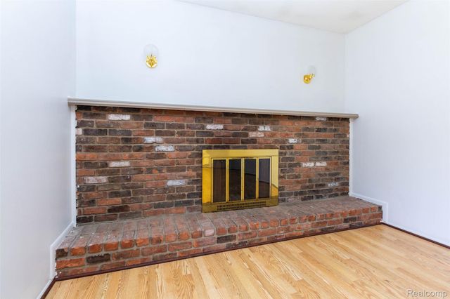 21581 Birchwood Street N, Farmington, MI 48336