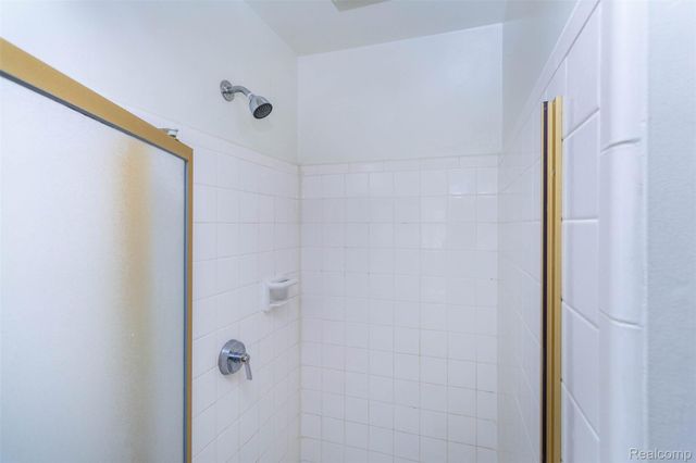 21581 Birchwood Street N, Farmington, MI 48336