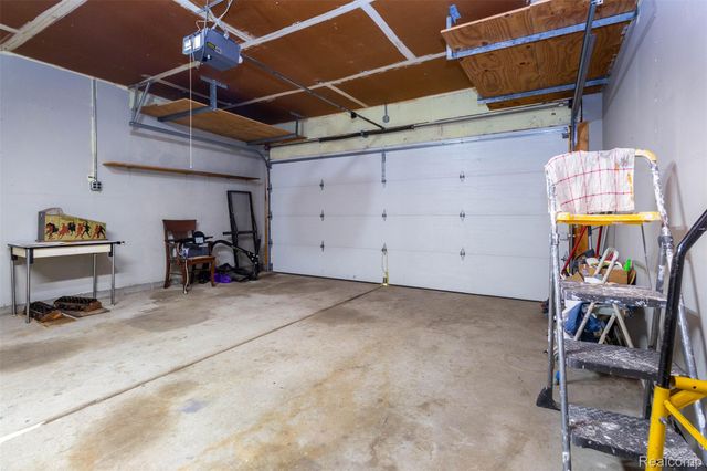 21581 Birchwood Street N, Farmington, MI 48336