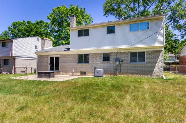 21581 Birchwood Street N, Farmington, MI 48336