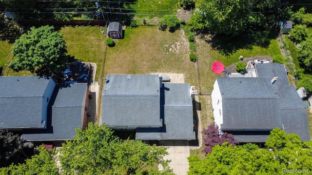 21581 Birchwood Street N, Farmington, MI 48336
