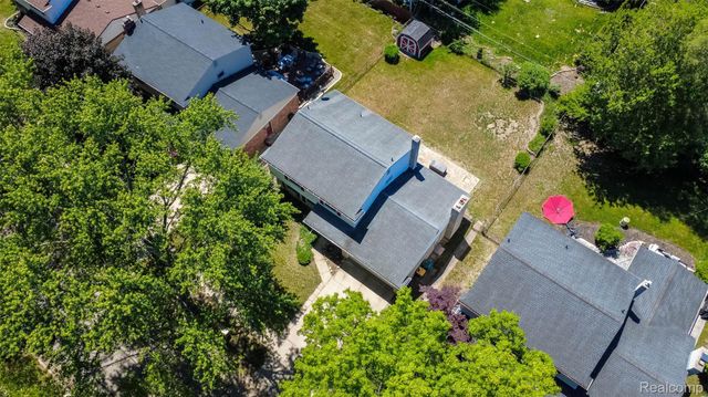21581 Birchwood Street N, Farmington, MI 48336