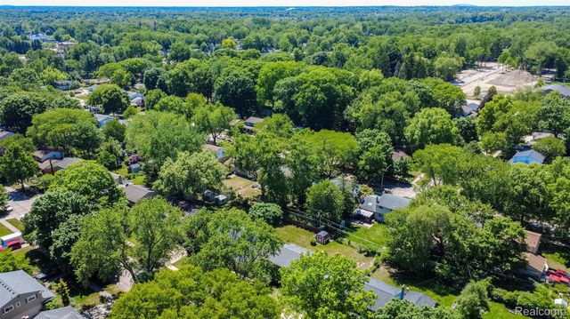 21581 Birchwood Street N, Farmington, MI 48336