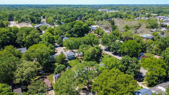 21581 Birchwood Street N, Farmington, MI 48336